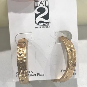 GOLD NOVI WIDE HAMMERED HOOPS